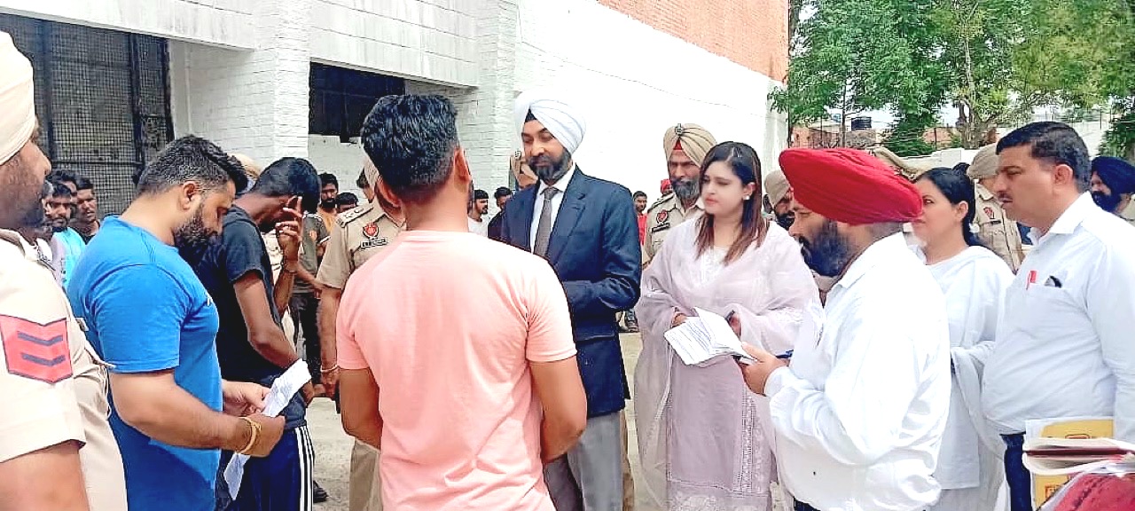 जिला एवं सत्र न्यायाधीश ने सेंट्रल जेल होशियारपुर का दौरा किया